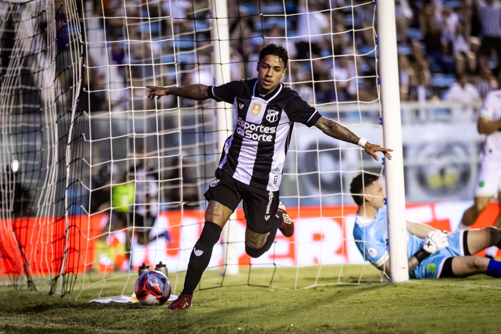 Camp. Cearense: Ceará goleia Floresta por 4 a 0 e avança para a grande decisão com a melhor campanha