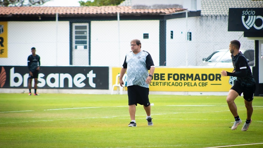 Guto Ferreira deixa comando técnico do Ceará