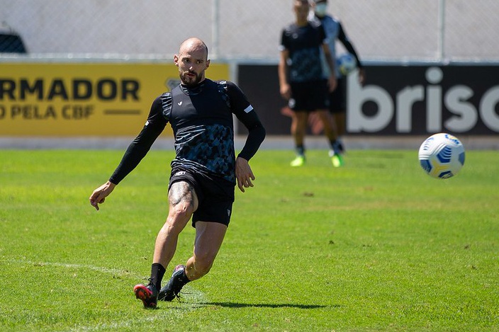 Marlon projeta partida contra o Santos e elogia elenco: “Temos um grupo muito trabalhador”