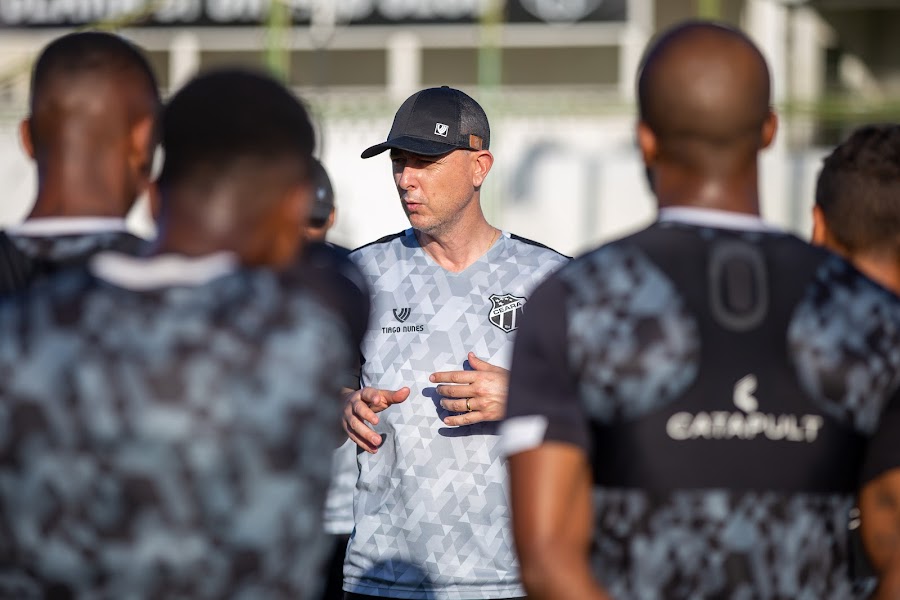 No CT de Porangabuçu, Ceará realiza penúltimo treino antes de partida contra o Grêmio