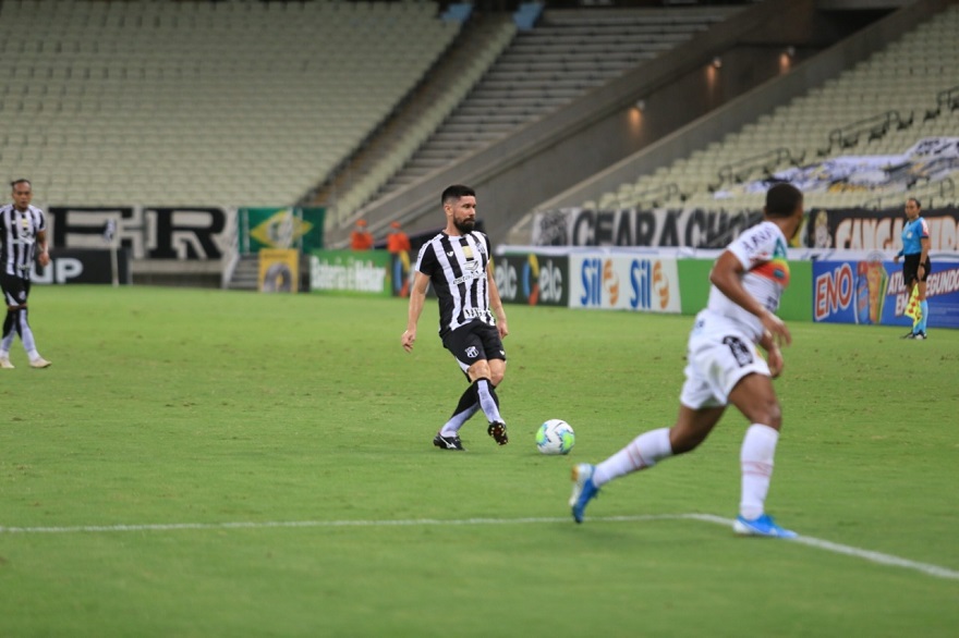 Ricardinho entra na lista dos 10 jogadores que mais vezes vestiram o manto alvinegro