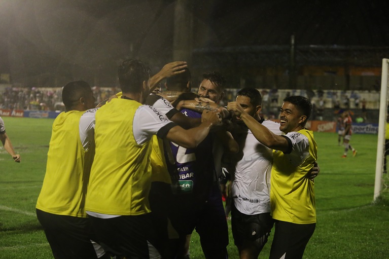 Com hat-trick de Sobis e gol de Vina, Ceará goleia o River/PI pelo Nordestão