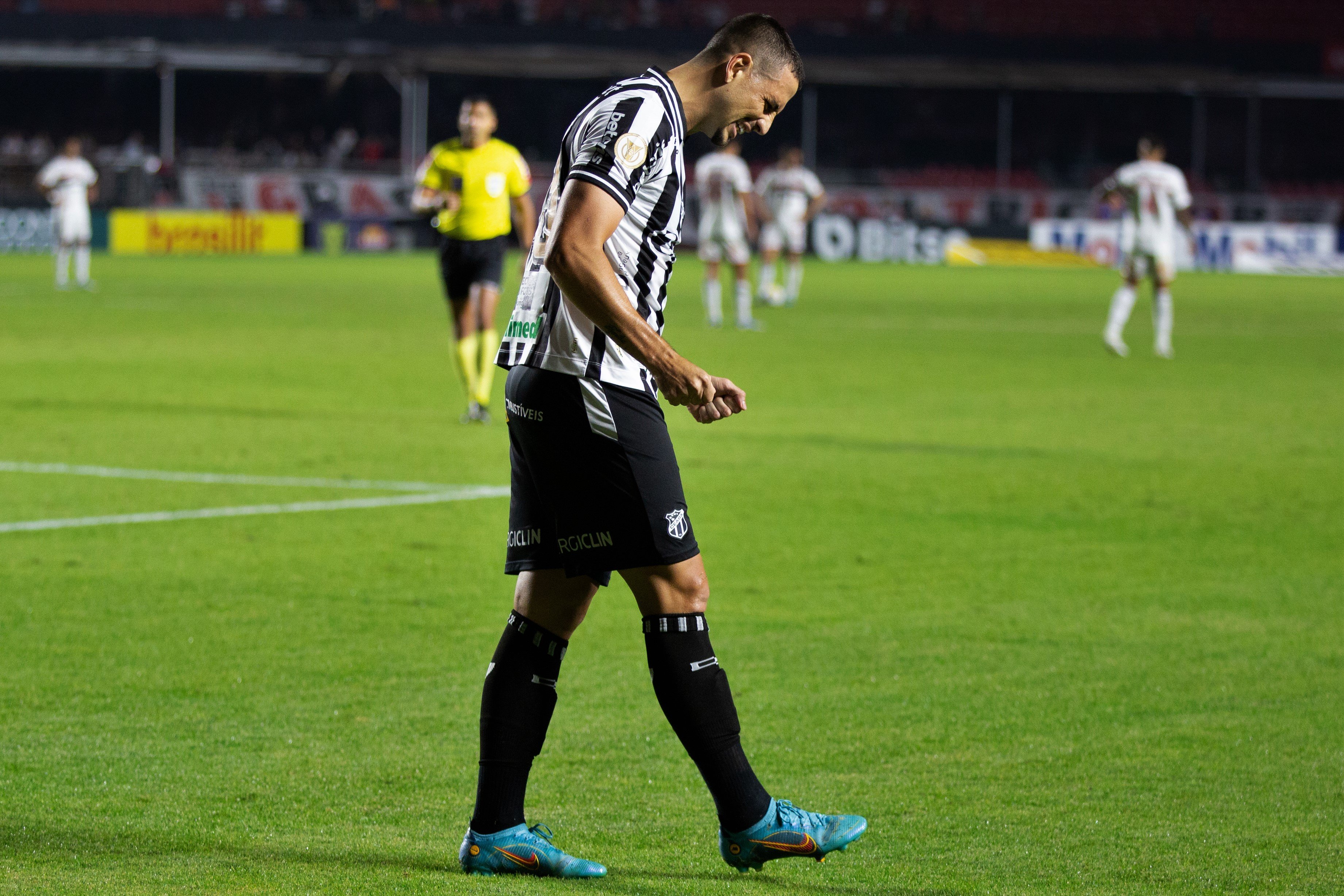 Matheus Peixoto comemora estreia com assistência e projeta futuro no Vozão