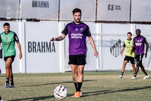 No segundo dia de atividades da semana, elenco alvinegro ajusta detalhes técnicos