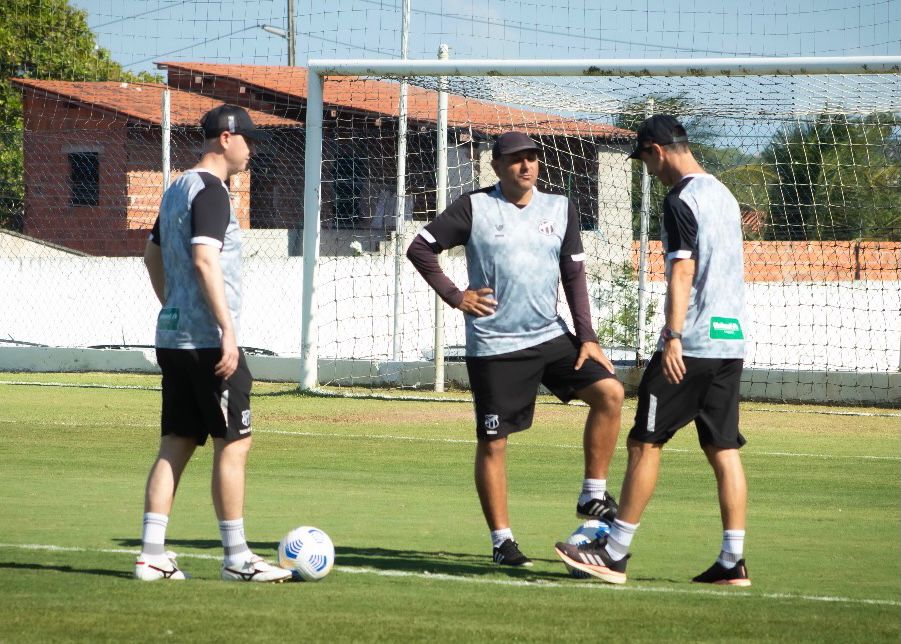 Tiago Nunes comanda primeiro treino na Cidade Vozão com elenco alvinegro