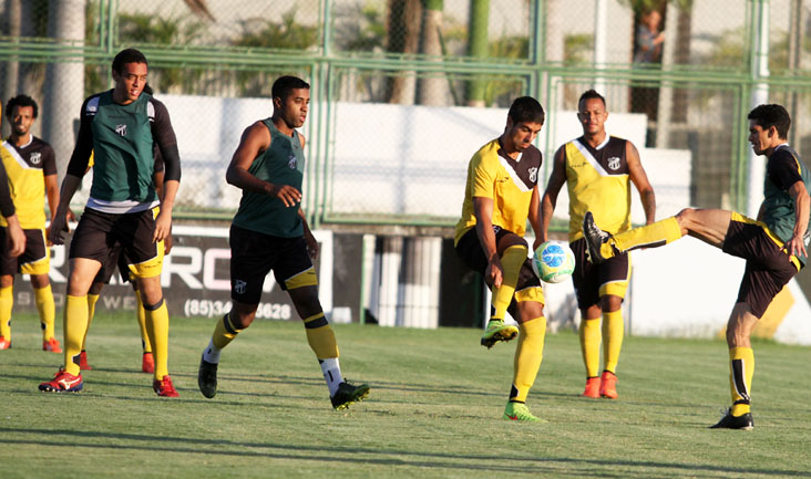 Elenco do Vovô encerrou os preparativos para jogo de amanhã