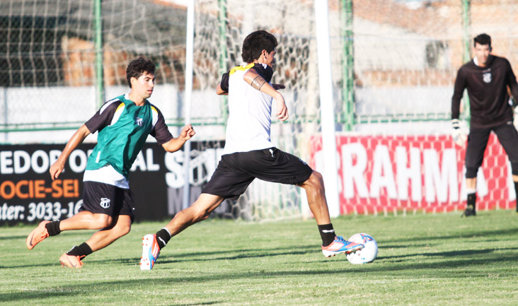 Sérgio Guedes comandou mais um treino técnico com o grupo