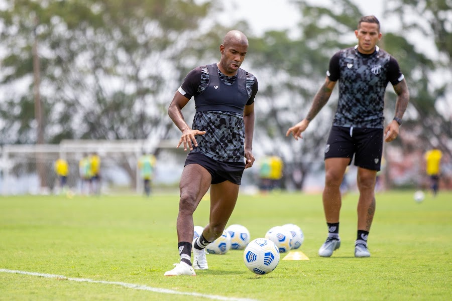 Ceará realiza treino apronto na Toca da Raposa e finaliza preparação para duelo contra o Galo